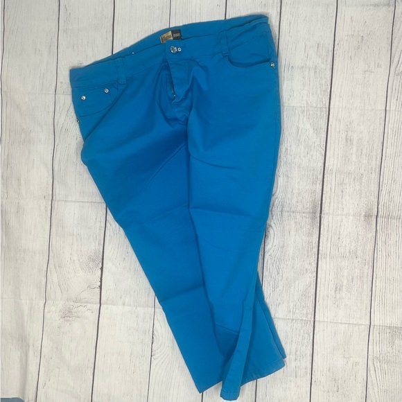 Capris - Picture 2 of 2